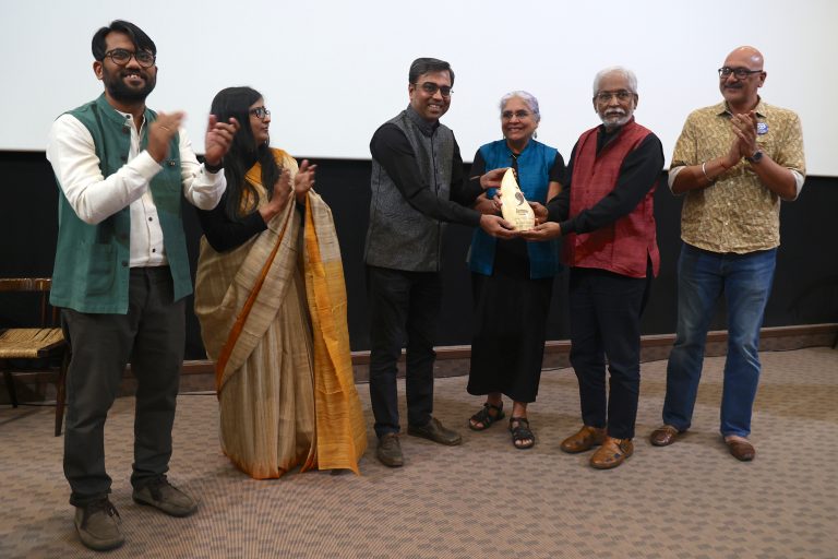 Anjali and Jayasankar receiving Lifetime Achievement Award
